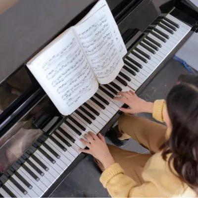 piano-de-parede